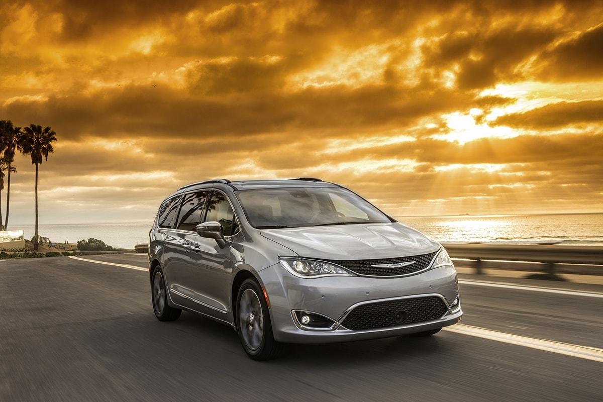 Chrysler-Pacifica-on-road.jpg